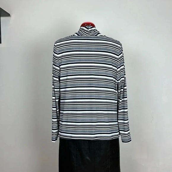 Allison Daley petite navy and white top. - Picture 2 of 4